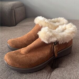 Bzees Brown Winter Boots with Cream Faux Fur